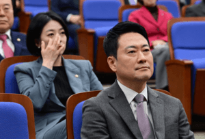 국힘 "李, 안보 상식 분당 아파트에 두고 나왔나" 맹비난, "주한미군 나가면 외국투자 빠지고 복무기간 늘어"