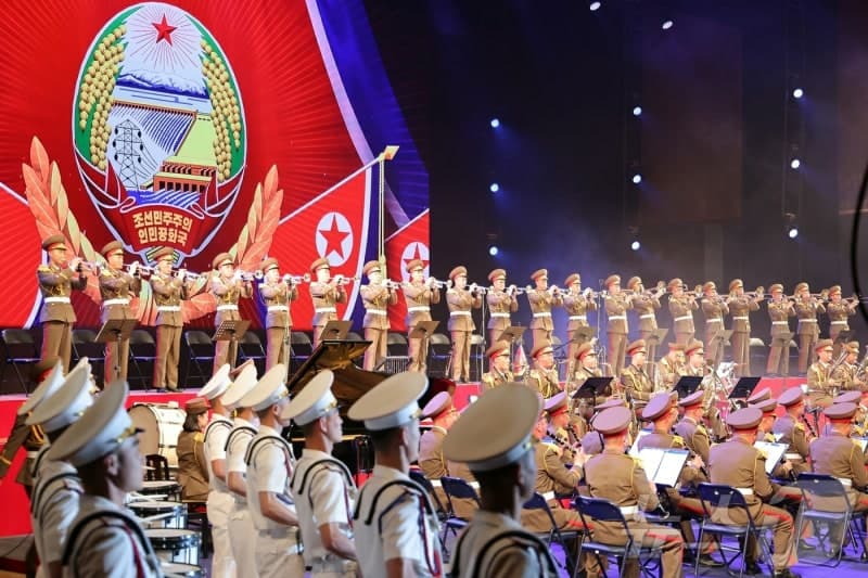 김정은, 국방성군악단 창립 80주년 연주회 관람…"국가의 얼굴"