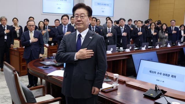 이 대통령, 청와대서 양대노총과 '노동절' 기념식…역대 최초