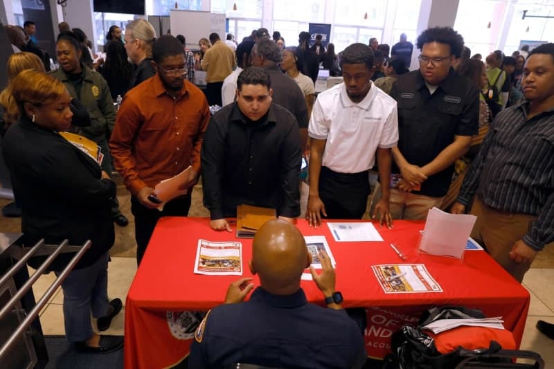 미국 신규 실업수당 청구 18만 9천건…57년 만에 최저