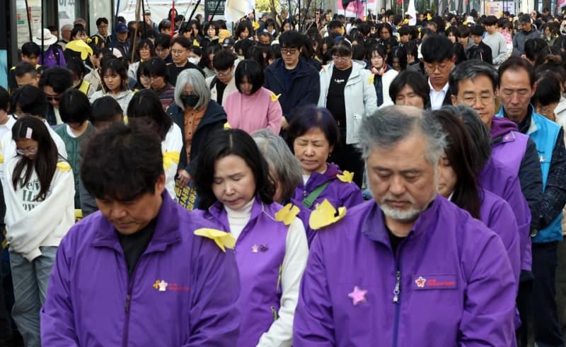 "세월호 유족, 이태원 유족으로 재활용"…참사 유가족 70여 차례 조롱 50대 구속