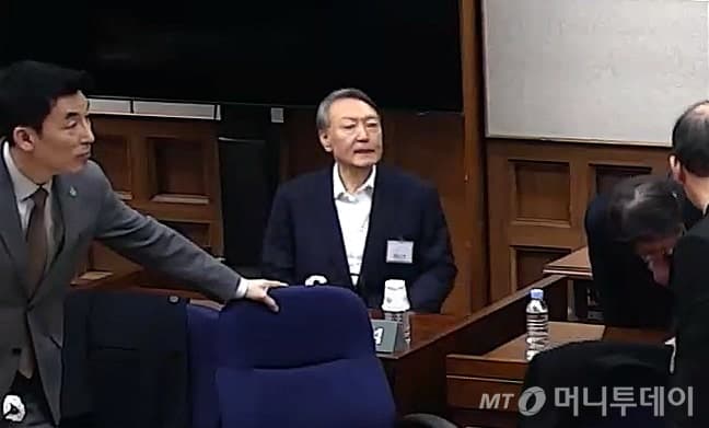 '체포방해' 尹 2심 징역 7년…1심보다 2년 늘어