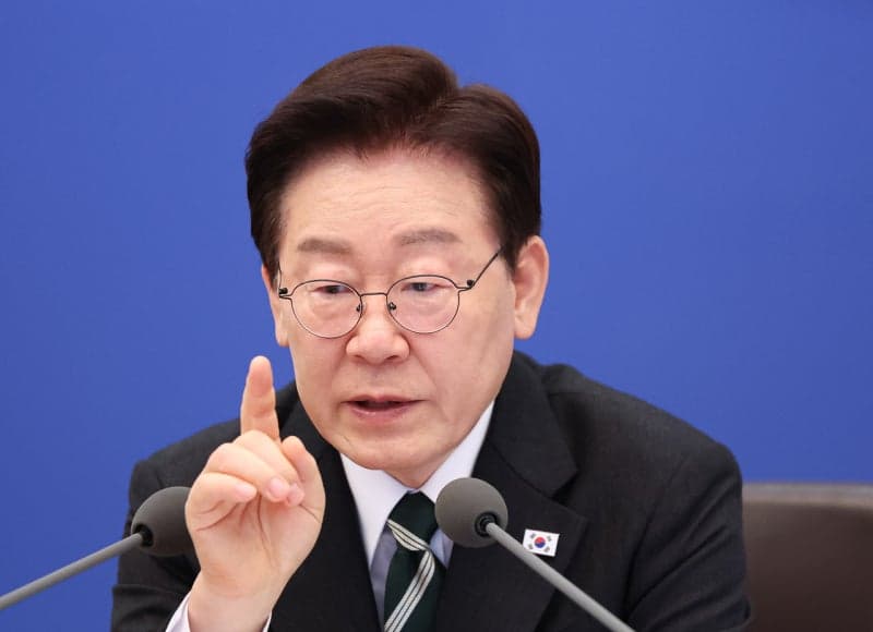 이 대통령 "인면수심 가짜뉴스·모욕적 댓글 엄벌해야 마땅"