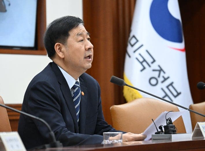 구윤철 "세계경제, '태풍 잠시 소강'…유가연동보조금 6월까지 2개월 연장"