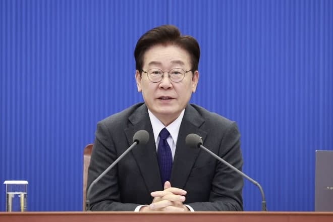 이 대통령 "HMM 노사 부산 이전 합의…대승적 결단 감사"