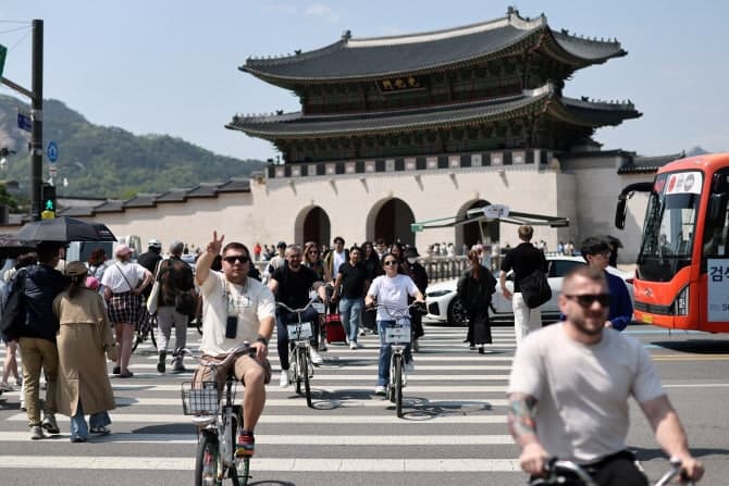 첫 공휴일 노동절, 맑고 포근…낮 최고 26도 '오존'은 짙어