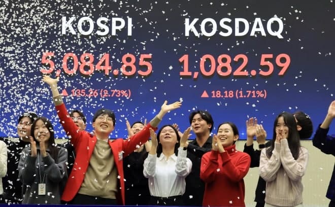 '버스 탈출용 망치'로 금은방 털고 'SK하이닉스 주식 대박' 핑계 댄 대학생 2명 모두 구속