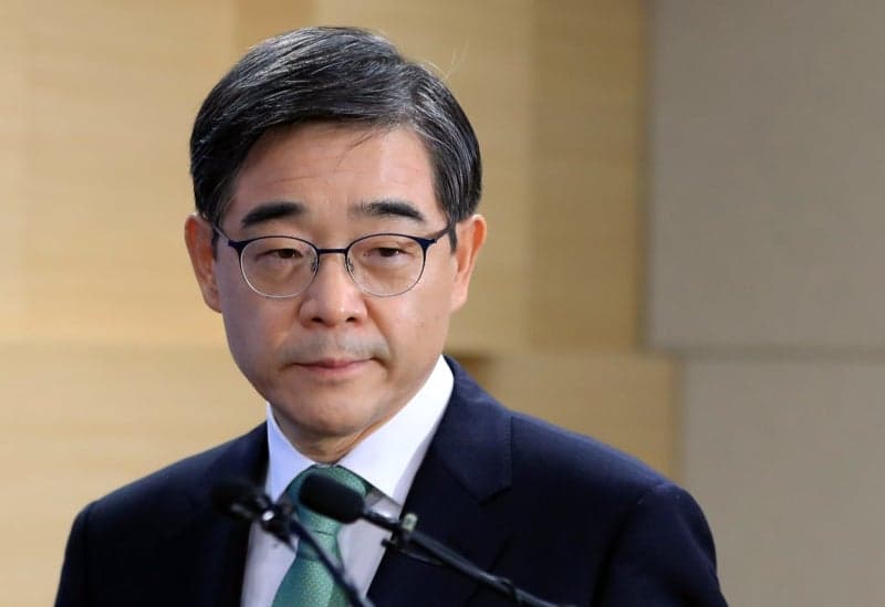 검찰, '화천대유 무등록 변호' 권순일 전 대법관에 징역 1년 구형