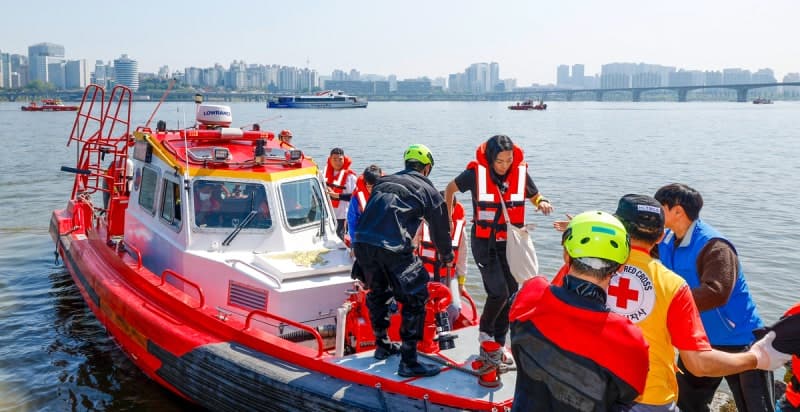 서울시, 한강버스 수난사고 대비 '훈련도 실전처럼' 구조·구호 종합훈련 실시