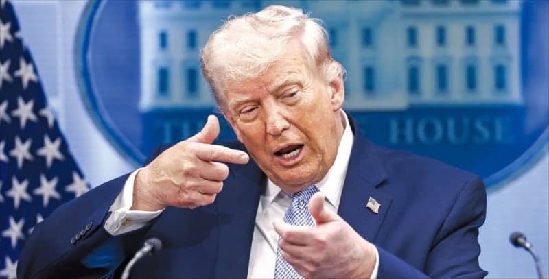 "트럼프, 45분간 새 군사작전 보고받아…'최후의 일격' 고려"