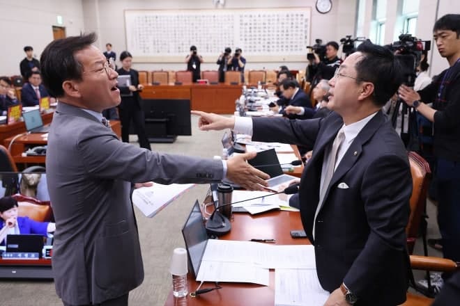 민주, '李 사건' 공소취소 특검 추진… 여야 대치 심화