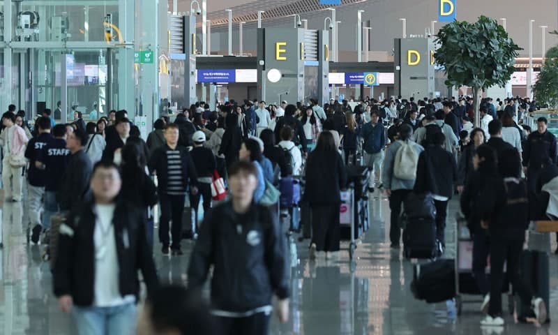 유가 급등에 항공권 유류할증료 사상 최고, 노선 감편 확산