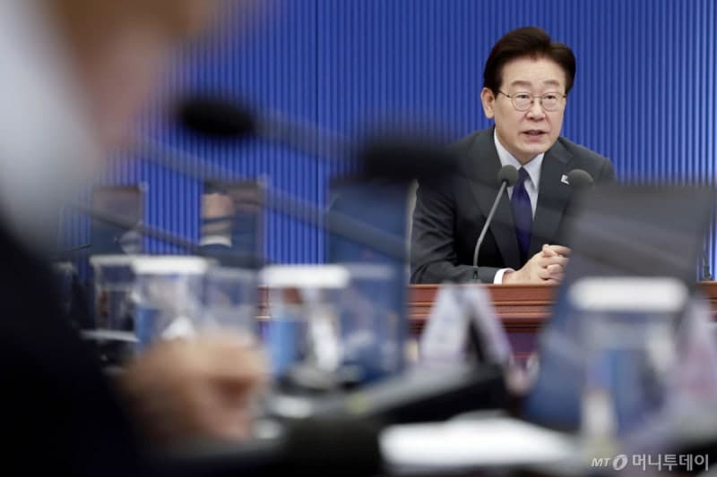 李대통령 지지율 64%로 하락…복지 지적 증가