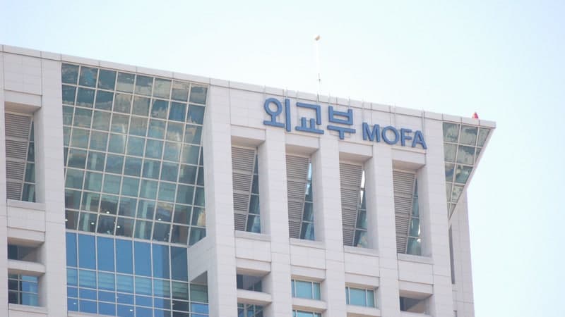 "14억 인구 언어도 못하나" 이 대통령 질타에 외교부 통역 전담 '통역실' 신설 추진