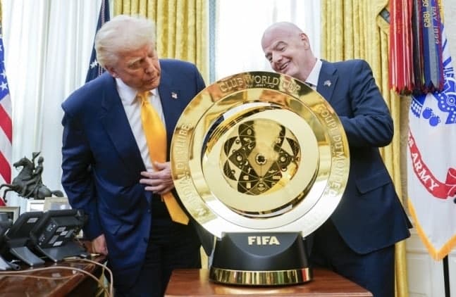 “축구 망친 정치 회장” 비판에도…인판티노 FIFA 회장 4선 도전 선언, 내년 3월 모로코서 선거