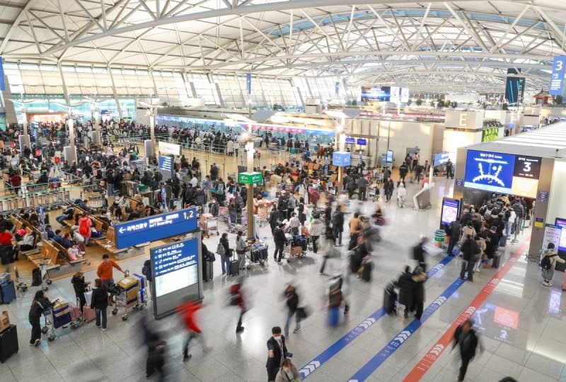 '5월 황금연휴' 해외여행 간다…인천공항 130만명 몰려 '일본 노선' 최고 붐벼