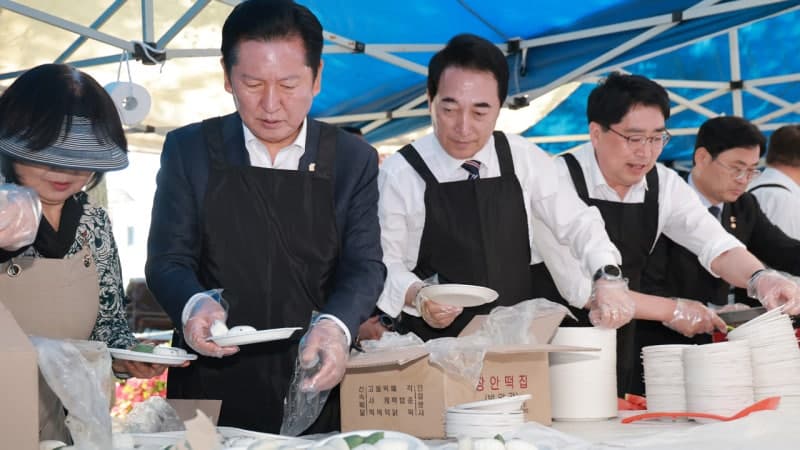 정청래, 휴일된 노동절에 민생 광폭 행보…경기·충청서 표심 공략