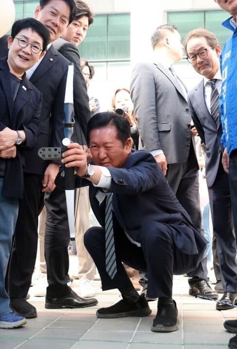 정청래 "경북 더 열심히 지원…승리 깃발 꽂아야" 오중기 지원사격