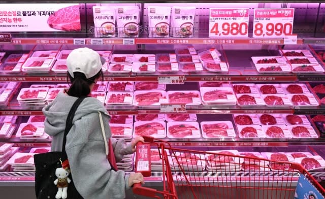 "외식은 무슨"…고물가에 랍스터·스테이크도 집에서 즐기는 '홈 다이닝' 열풍