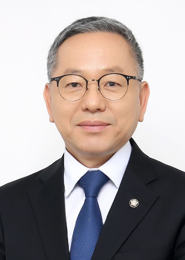 김문수 의원 "따까리 하려면 공무원 해야지" 발언, 공직 비하 논란