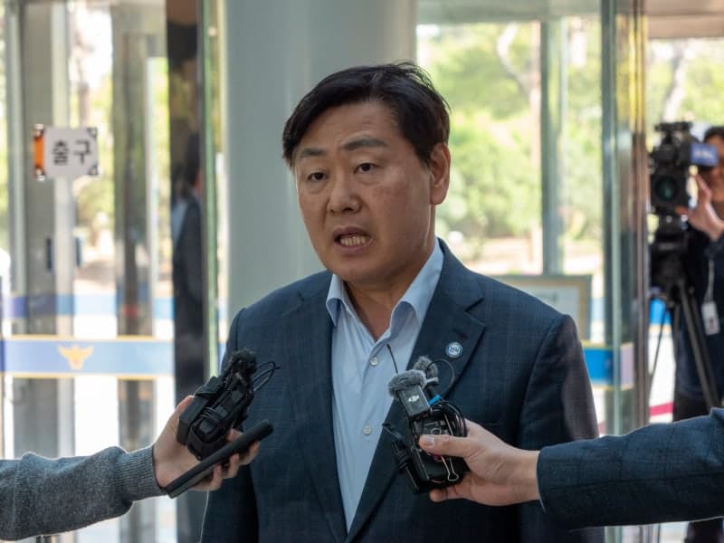 김관영 전북지사, '현금 살포' 혐의 경찰 출석…"도민께 송구"