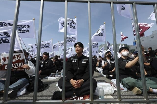“반도체만 챙긴다” 삼성전자 노조 집안싸움…2500명 탈퇴 러시, 삼성바이오 노조는 경영권 요구