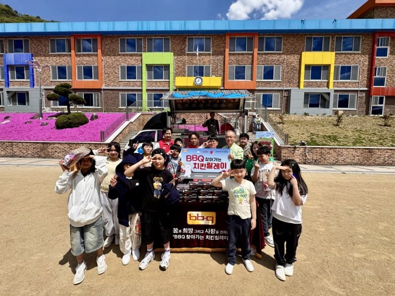 "차로 15분 가야 치킨 먹던 아이들" 강원도 초등학교에 BBQ가 치킨 50인분 선물