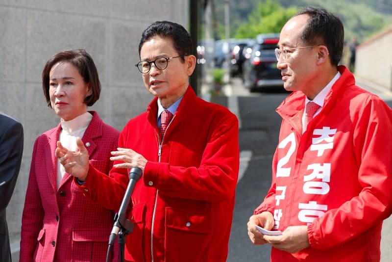 박근혜 전 대통령 찾은 이철우·추경호 “힘 잘 모아달라고 당부했다”