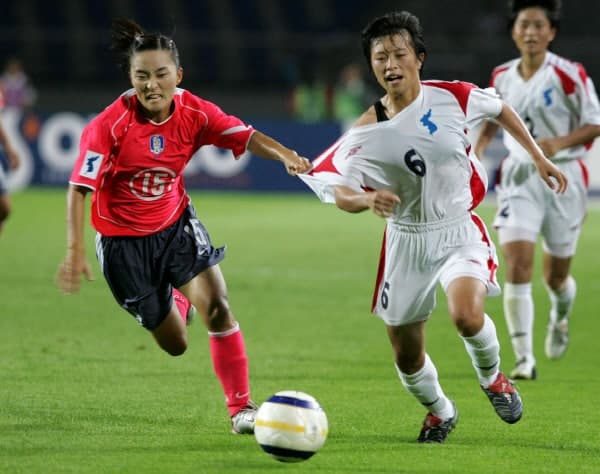 북한 여자축구팀, 8년 만에 한국 땅 밟는다…수원서 남북 맞대결