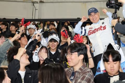 부산대 80주년, 사직구장서 6천 명 “롯데 야구 응원으로 하나됐어요”