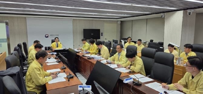 해수부, 호르무즈 한국 선박에 "안전한 해역으로 이동" 지시