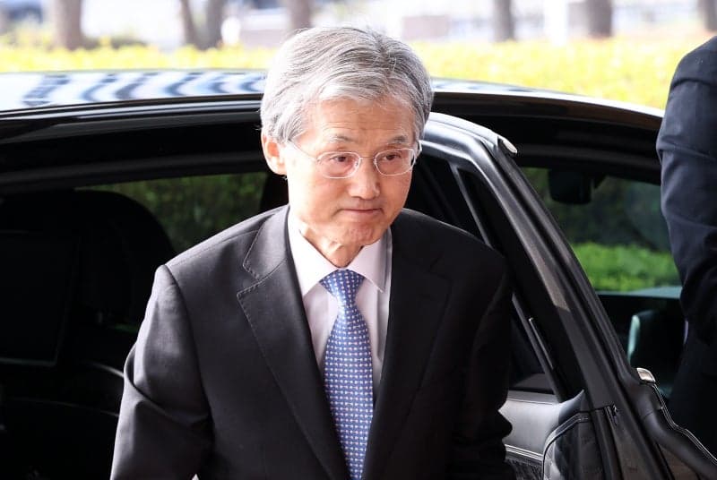 노태악 이어 이흥구 퇴임 임박, 대법관 공백 두 달째…"청와대 vs 대법원 기싸움" 5~6월 물꼬 전망
