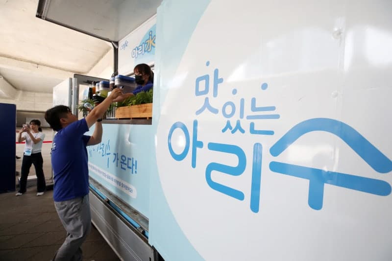 "밀폐용기에 수돗물 담아 문 앞에"…서울시, 비대면 수질검사 도입, 연말까지 1만건 목표