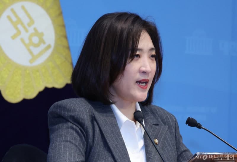 국민의힘 "호르무즈 폭발 선박 선원 안전 귀환 보장해야...사고 진실규명·엄중 대응"