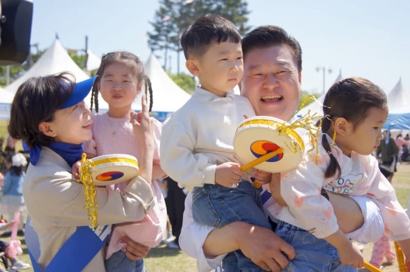 충북 여야 후보들, 어린이날 맞아 "아이 행복" 메시지로 부모 표심 공략