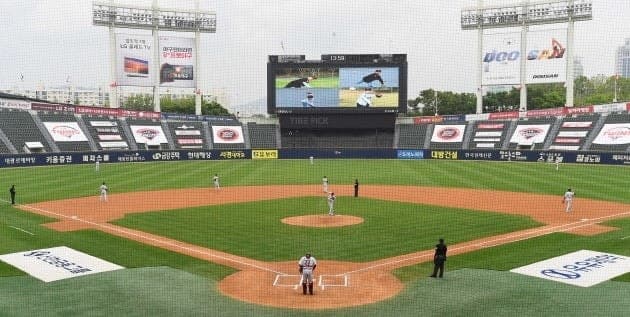 '프로야구 독점 중계권' 대가 억대 뒷돈 혐의 KBO 임원, 2심도 무죄