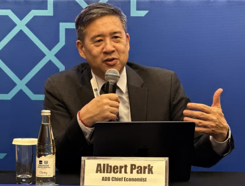 ADB "중동 충격 5년 갈 수도" 韓 성장률 최대 0.9%P 하향 경고…"반도체 효과 반영 전"