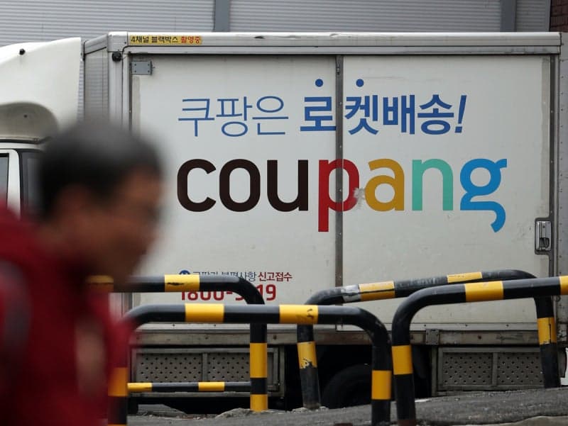 "쿠팡 이용자 다시 감소"…네이버 스토어, 알리 제치고 3위 등극