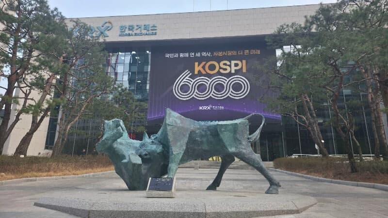 코스피, 7000 시대 열었다…외국인 반도체 순매수에 사상 최고치