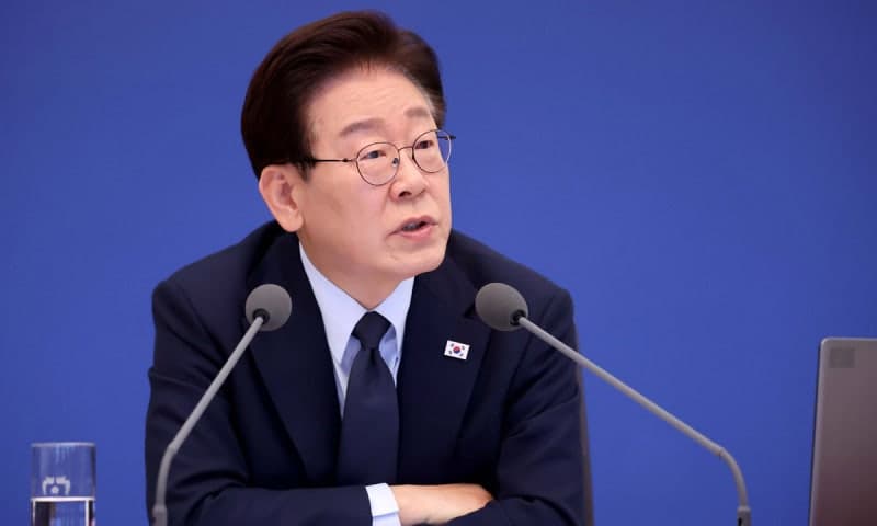 李대통령 "야당·언론에 고맙게 생각해야" "계곡 불법시설, 마지막 한 개 남을 때까지 정비하라"