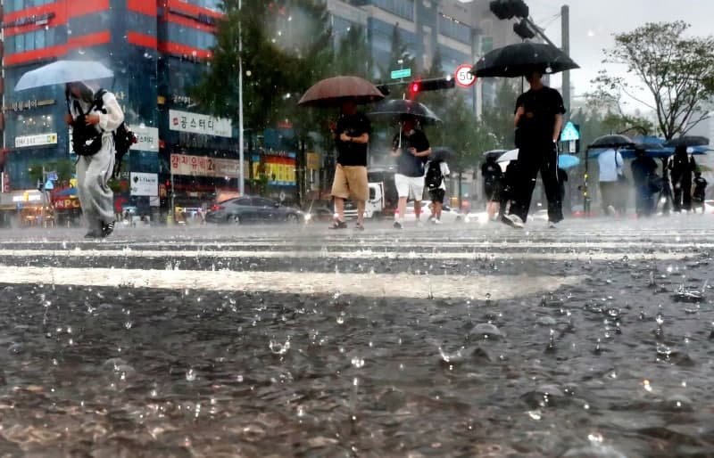 “예상보다 9일 빠르다” 일본 장마 시작, 한국도 ‘조기 장마’ 오나