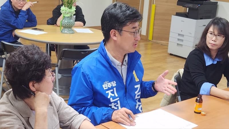 김명식 "AI 농정비서 도입" 이양섭 "간병비 일부 지원" 진천군수 공약 대결 후끈