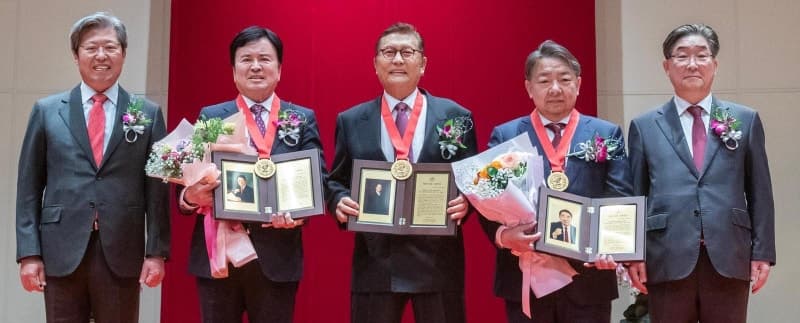 고려대, 개교 121주년 기념식서 허광수 삼양인터내셔날 회장 등 '자랑스러운 고대인상' 수상