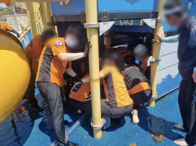 “석쇠용 철망 달아놔”…해수풀장 초등생 익사 사고, 지자체·시공사 4억8000만원대 배상 판결
