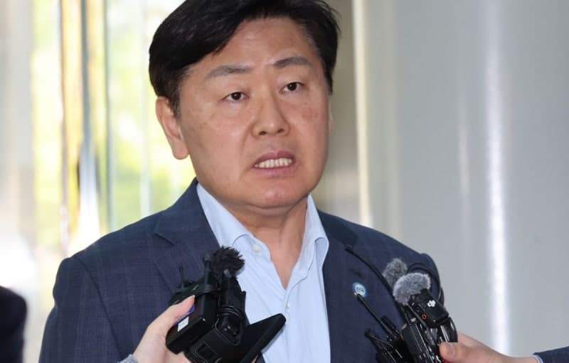 김관영 전북지사, 무소속 출마 강행…예비후보 등록 "승리해서 민주당 돌아갈 것"