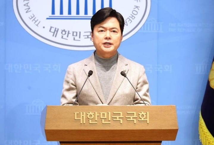 민주당 "코스피 7천 돌파, '코리아 프리미엄' 길 열려…중복상장·저PBR 바로잡을 것"