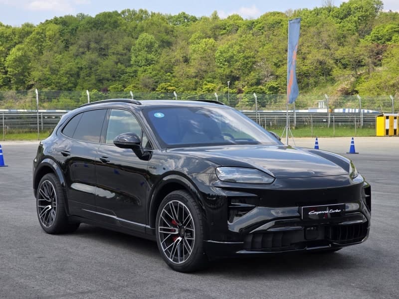 "1156마력 패밀리 SUV?…포르쉐 카이엔 일렉트릭, LG엔솔 셀과 혁신 냉각 기술로 환골탈태"