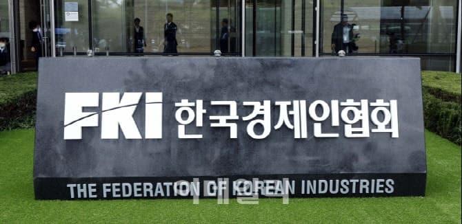 한경협 "전기차·배터리 따로 구매"…신산업 규제 혁신 100건 건의