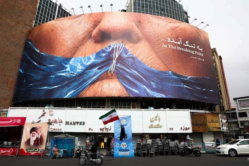 트럼프, '호르무즈 해방 프로젝트' 중단…"이란과 합의 진전"