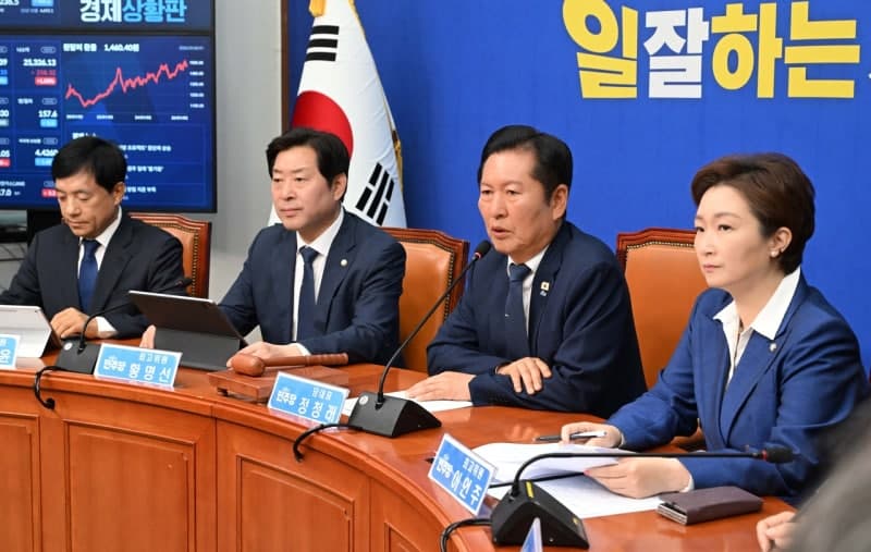 민주당, 국민의힘 탈당 김왕규 영입 "메뚜기 정치" 비판 속 양구군수 출마
